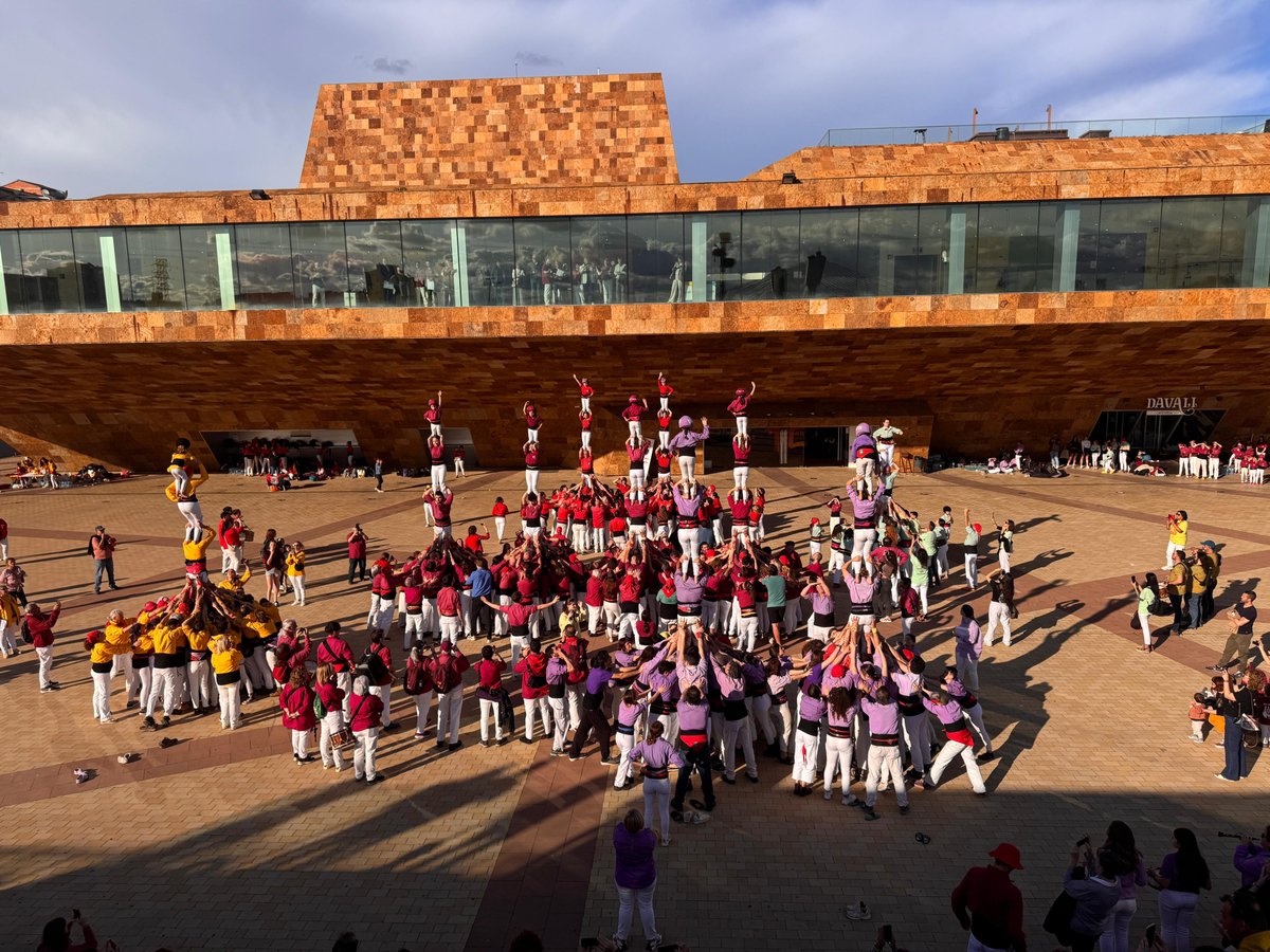 Castellers de Lleida (@cdlleida) on Twitter photo ‼️ Un cop finalitzat l’acte institucional, comença la Diada del XXXè Aniversari!
Acompanyats dels nostres padrins <a href="/CastCornella/">Castellers de Cornellà</a> <a href="/vailetsgelida/">VAILETS DE GELIDA</a> i <a href="/CdBCN/">Castellers de Barcelona</a> i els nostres fillols <a href="/MalfargatsDP/">〽️alfargats De Pallars</a>, descarreguem 4pd4 d’entrada!
#orgullbordeus #castells ‼️ Un cop finalitzat l’acte institucional, comença la Diada del XXXè Aniversari!
Acompanyats dels nostres padrins <a href="/CastCornella/">Castellers de Cornellà</a> <a href="/vailetsgelida/">VAILETS DE GELIDA</a> i <a href="/CdBCN/">Castellers de Barcelona</a> i els nostres fillols <a href="/MalfargatsDP/">〽️alfargats De Pallars</a>, descarreguem 4pd4 d’entrada!
#orgullbordeus #castells