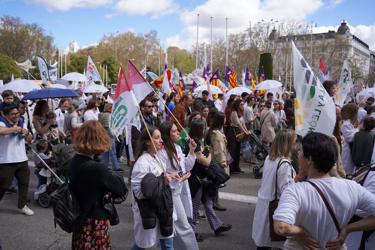 Consejo General de Médicos (@cgcom_esp) on Twitter photo ❌La profesión médica toma las calles de Madrid para mostrar su rechazo al borrador de #EstatutoMarco
<a href="/moyamargar/">Maria Isabel</a> <a href="/eguilabert/">Enrique Guilabert</a> <a href="/cesm_sindicatos/">CESM</a> <a href="/smandaluz/">Sindicato Médico Andaluz</a>
medicosypacientes.com/articulo/profe… ❌La profesión médica toma las calles de Madrid para mostrar su rechazo al borrador de #EstatutoMarco
<a href="/moyamargar/">Maria Isabel</a> <a href="/eguilabert/">Enrique Guilabert</a> <a href="/cesm_sindicatos/">CESM</a> <a href="/smandaluz/">Sindicato Médico Andaluz</a>
medicosypacientes.com/articulo/profe…