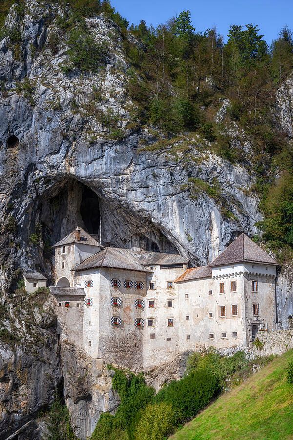 joancarroll's tweet photo. Predjama Castle in Slovenia! https://t.co/uX7TTwVfNe #castle #slovenia #predjama #cliff #cliffside #mountain #historic #cave #Travel #travelphotography #giftideas @joancarroll https://t.co/1Kfx3rQcgR
