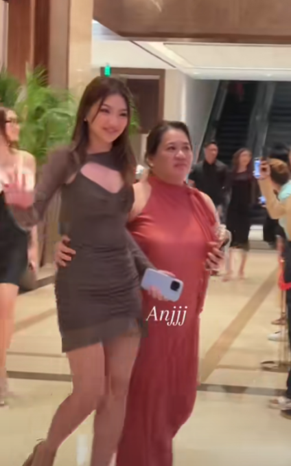 cvmygoat's tweet photo. Ang expensive naman ng belt ni Colet.
#Cuticles #BINI #BINIatAbscbnBall2025 https://t.co/CVPET3PBNk