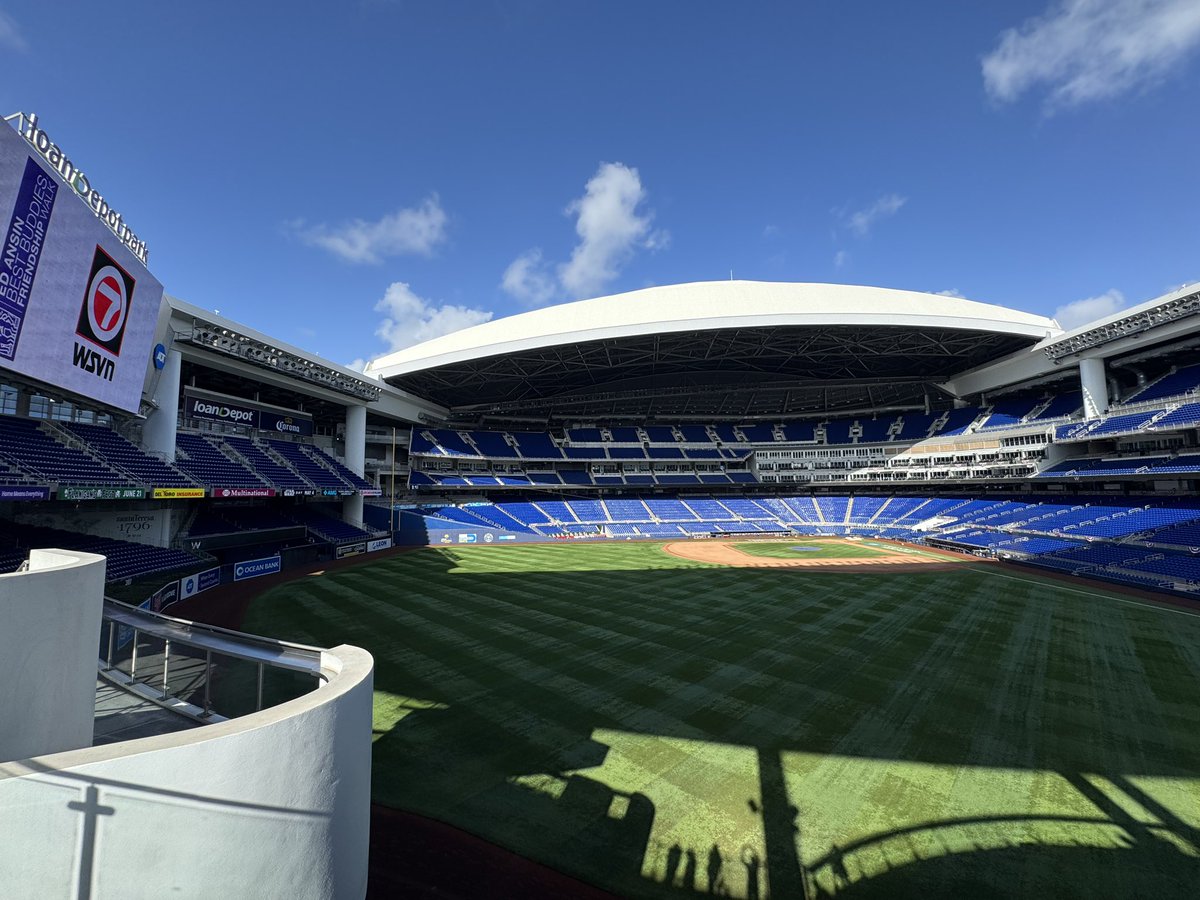 cstevenson7's tweet image. Celebrating diversity and inclusion for those with intellectual and developmental disabilities at annual Ed Ansin Best Buddies Friendship Walk @wsvn @bestbuddiesFL @Marlins @loanDepotpark