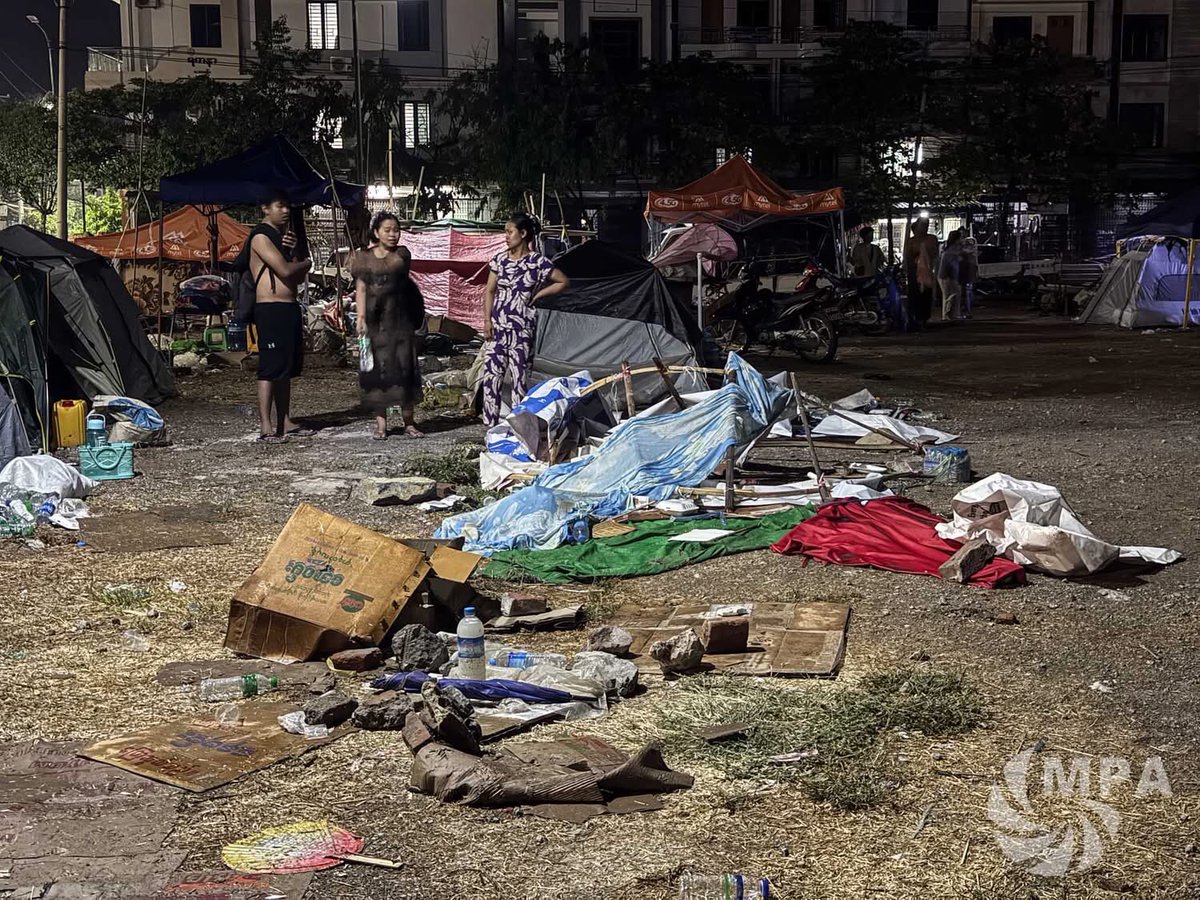 oo_smm's tweet image. Tonight, there is a heavy rain and wind in Ei Center of Myanmar earthquake. Places and camps for quake’s victims are destroyed by wind. Junta doesn’t arrange secure shelter for victims. 
#WhatsHappeningInMyanmar 
#MyanmarEarthquake 
#helpmyanmarquake