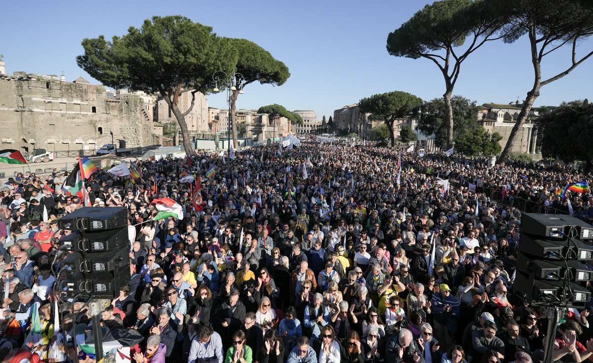 GiuseppeConteIT's tweet image. Oggi nasce una grande alternativa all'Italia del riarmo, dei tagli alla sanità, alla scuola, alle imprese. Li fermeremo. Tutti insieme. È solo l'inizio.