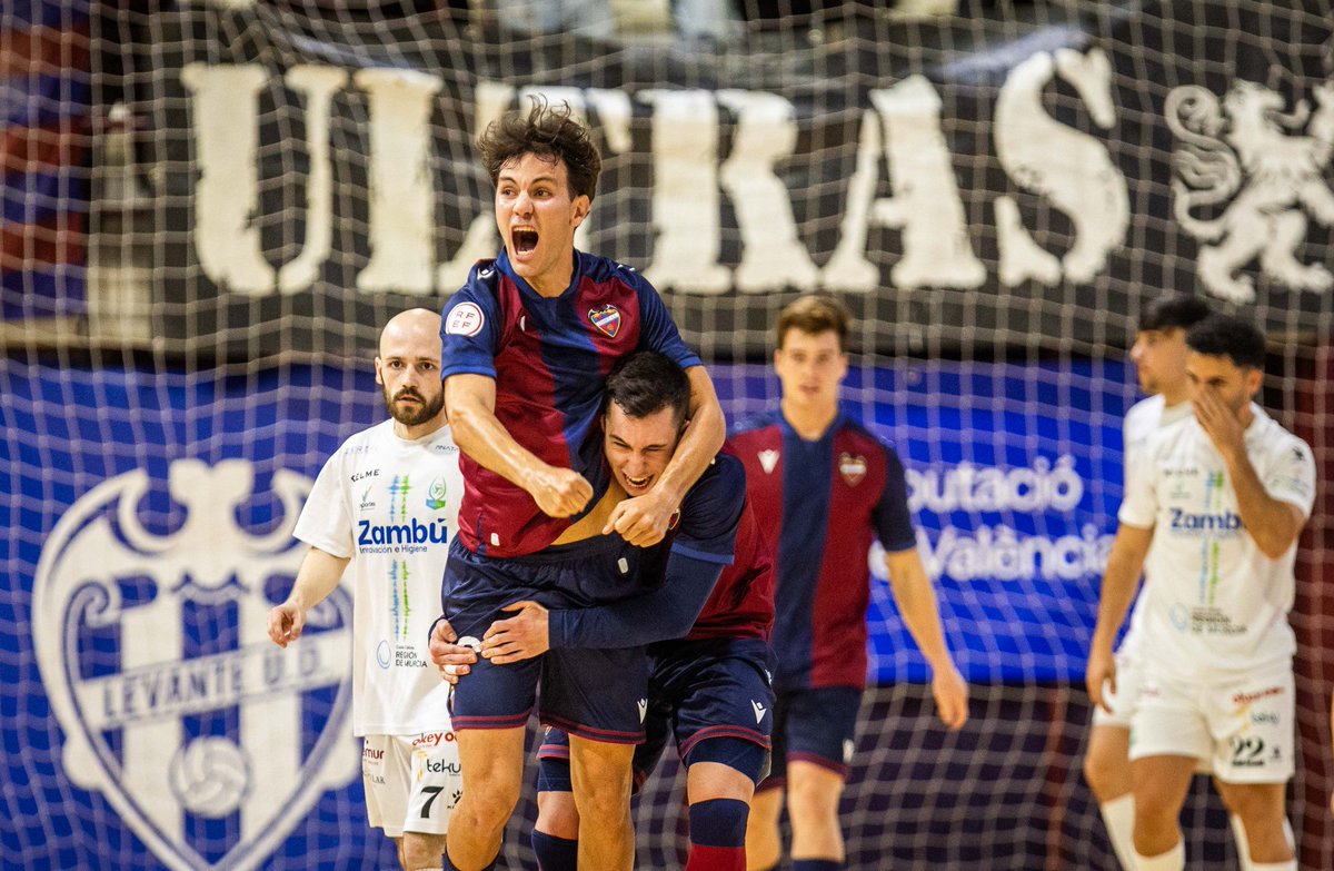 LUDfutbolsala's tweet photo. ¡FINAL!

#LevanteUDFS 7-2 @CFS_Pinatar 
⚽️⚽️ Pedrito
⚽️⚽️ Pablo García 
⚽️⚽️ Omar Moliner
⚽️ Llopis https://t.co/vk39ob3iO8