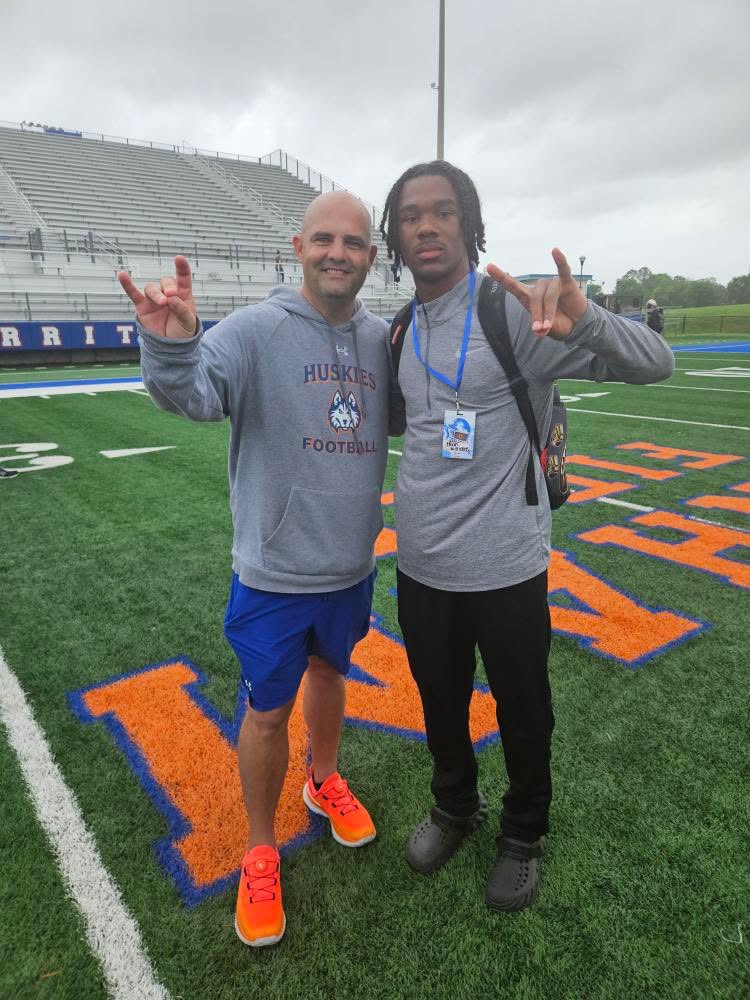 ethan_2027's tweet photo. Thanks to @HCUFootball for having me at junior day today. I loved the energy and atmosphere! #dawgsup #CO2027 

@CoachFraney @Coach_Nesbitt @dcoleknows @HCUCoachBachtel @CoachAWin https://t.co/MGTghlNBa5