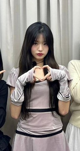 soleivre's tweet image. Nama: Gwen Marybeth
Umur: 20 otw 21
Domisili: Korea blasteran Jawa
Pekerjaan: nulis 18coret dan non 18coret
Hobi: jadi backburner
Fakta menarik : dm @Wyriter