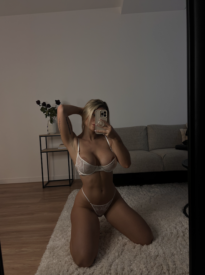 Est-ce que je me refais blonde ?

Rt pour valider j'ai envie de savoir 🥰