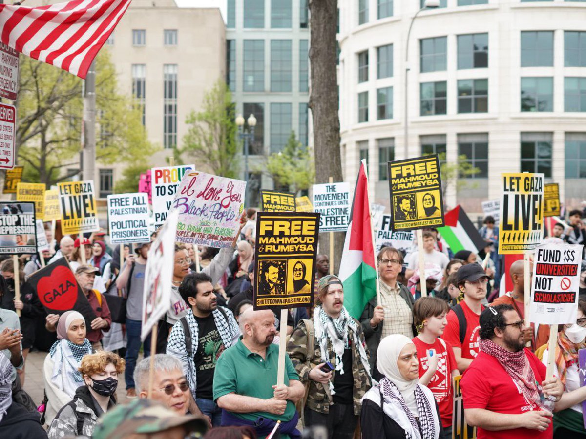 pslnational's tweet photo. 🇵🇸WE ARE NOT AFRAID! 

A massive crowd has gathered from all over the country to show solidarity with Palestine and oppose Trump’s attempt to criminalize opposition to the genocide! https://t.co/gXzkOc6heZ