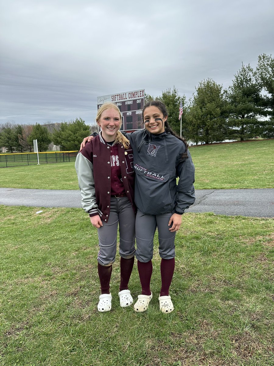 StatelinerSball's tweet image. Three bombs by these two ladies! Olivia Buthmann-Sinoy with her first Varsity HR in the 4th to take the lead and a two run HR in the bottom of the 7th to tie the game! Hannah Wodtke with a walk-off HR in the bottom of the 8th for the win! 💪🏼🥎 Go Liners!