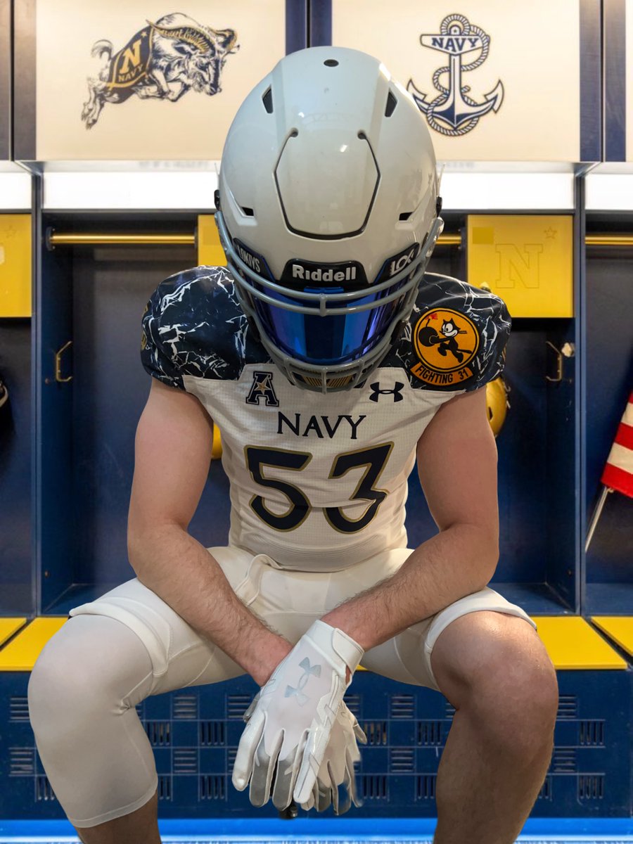 inftbluni's tweet photo. Welp- it’s USFL season so it’s a great time for some gear time. https://t.co/YuP31Lw6dz