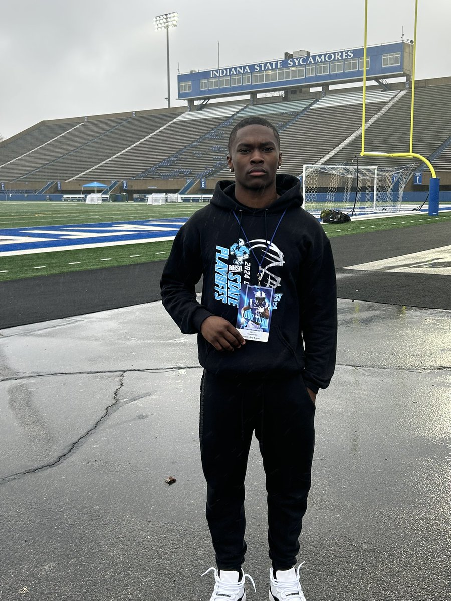 Jaydan Simmons (@jaydansimmonss) on Twitter photo I had an amazing time at Indiana State thank you to <a href="/CoachJayBanks/">Jalen Banks</a>, <a href="/CoachWarinner/">Edward Warinner</a> and <a href="/IndStFB/">Indiana State Football</a> for Having me on campus for a spring practice. Very intense and competitive practice today I loved it!!!💙💙
<a href="/Hawks4Football/">Hillcrest Hawks Football 🏈</a> <a href="/MitchsFitness/">MITCH'S FITNESS📍Chicago South Suburbs Training</a>
#hawksup I had an amazing time at Indiana State thank you to <a href="/CoachJayBanks/">Jalen Banks</a>, <a href="/CoachWarinner/">Edward Warinner</a> and <a href="/IndStFB/">Indiana State Football</a> for Having me on campus for a spring practice. Very intense and competitive practice today I loved it!!!💙💙
<a href="/Hawks4Football/">Hillcrest Hawks Football 🏈</a> <a href="/MitchsFitness/">MITCH'S FITNESS📍Chicago South Suburbs Training</a>
#hawksup