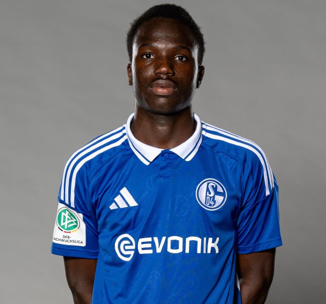Scout_GN's tweet photo. 🇬🇳🇩🇪|| Aboubacar Koba Bangoura (2011 ) l’étoile montante du Schalke 04.

Surclassé en U17, l’attaquant de 13 ans originaires de Koba est le plus jeune joueur du championnat Allemand U17 cette saison .🤯 

Un futur phénomène? https://t.co/Shl15Atiws