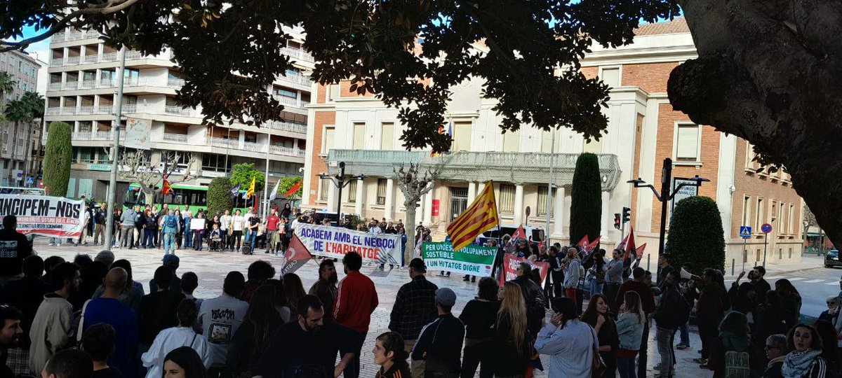 📍La classe treballadora dels Països Catalans surt al carrer de nou contra un sistema que ens explota i ens oprimeix. 

La ruptura amb els estats capitalistes ocupants és la via per garantir que l'habitatge sigui un dret i no una eina d'especulació a mans d'una èlit econòmica.