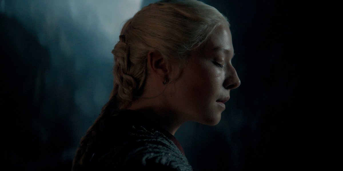 PortalASOIAF's tweet photo. "E se Vermithor cantar para Rhaenyra? [...] Ela chama e ele começa a cantarolar para ela, e então você ouve novamente quando Vermithor reivindica Hugh. Aquele momento em que Vermithor e Rhaenyra se conectam me diz que até os dragões sabem quem é a rainha."  - Designer de som 2ªT https://t.co/2X1Z2SOo4T