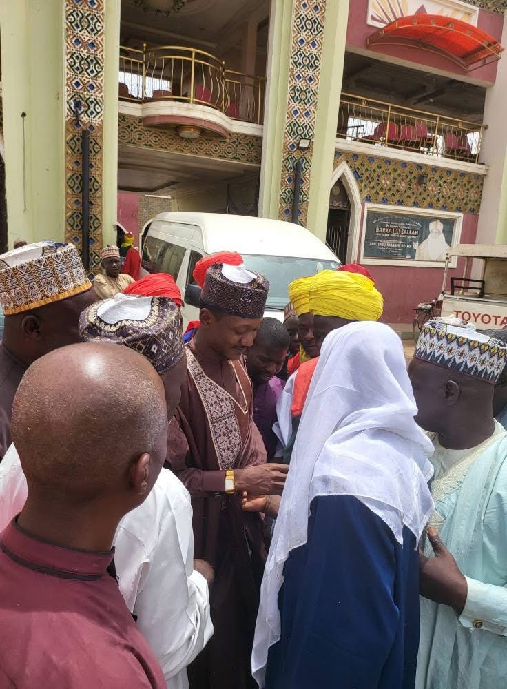 I paid Eid homage to the Emir of Gusau, Alhaji Dr. Ibrahim Bello, alongside friends and family. Discussed unity, progress, and community welfare, reaffirming strong ties between leadership and the people As

#EidMubarak #GusauEmirate #Zamfara