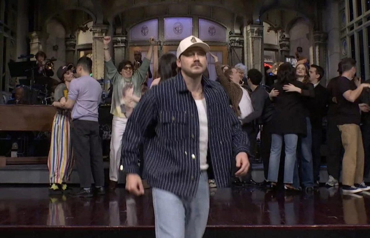 Me leaving Harry’s Chocolate Shop after taking a massive shit (there’s still no door on the bathroom or stall)