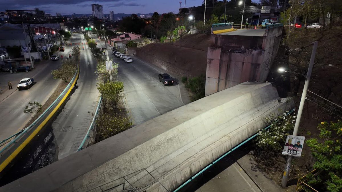 Muchos capitalinos amanecimos asustados con esta noticia y me parece irresponsable la politización del tema.

Este accidente requiere de respuestas técnicas y una revisión profunda para las demás grandes obras de la capital, con el fin de prevenir y de generar tranquilidad.