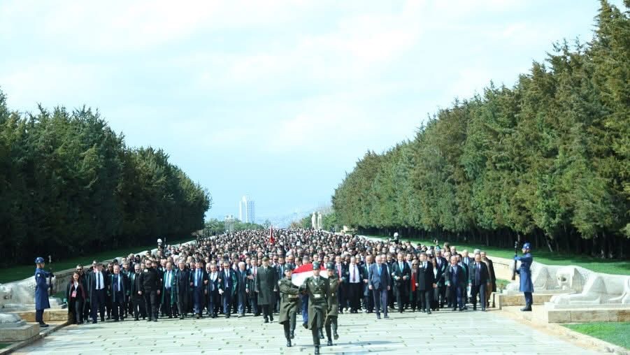 MUHTEŞEM DAYANIŞMA 
Binlerce Meslektaşımız Savunmanın Bağımsızlığı ve Hukuka Saygı İçin Tek Yürek Oldu.