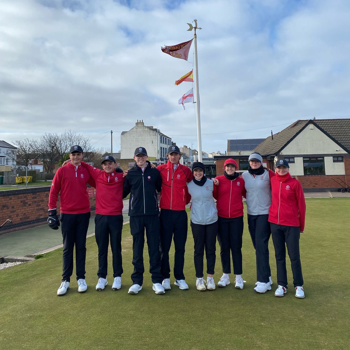 🏴󠁧󠁢󠁥󠁮󠁧󠁿8-4🇪🇸

A great first day for our under-16’s who won both the morning foursomes and afternoon singles to lead against Spain.

Two wins out of two for Ellie Lichtenhein, Emily Peaford and Lauren Crump. 💪