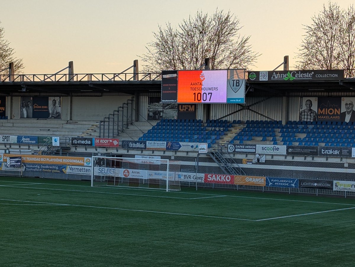 bndestemvoetbal's tweet image. 1007 toeschouwers vanavond bij RBC tegen Dongen. De vrienden van ESPN zijn er ook voor een reportage.