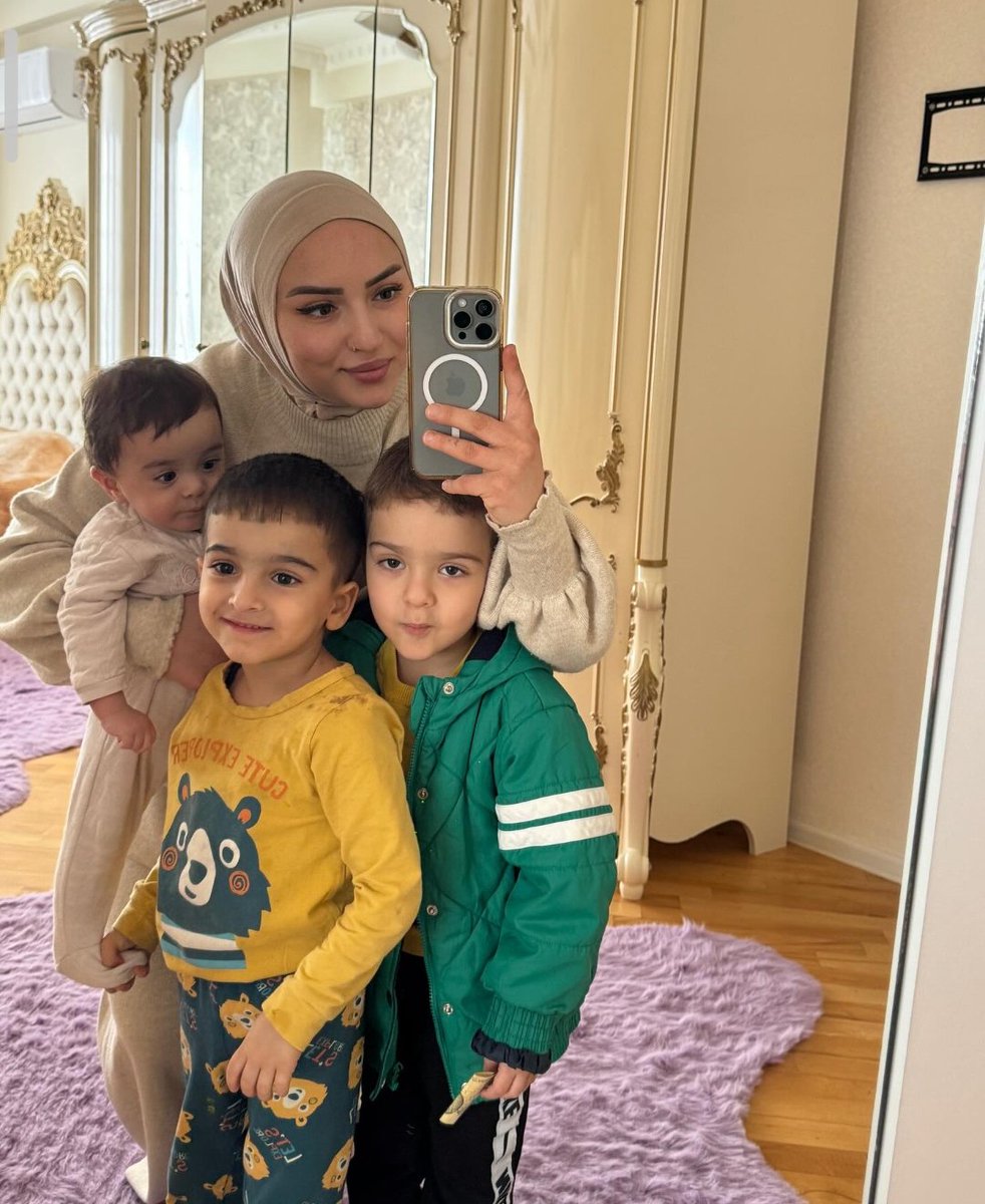 AnabelleAyla's tweet photo. Having a great time with the kids 🙂 https://t.co/UhIRd70hJN