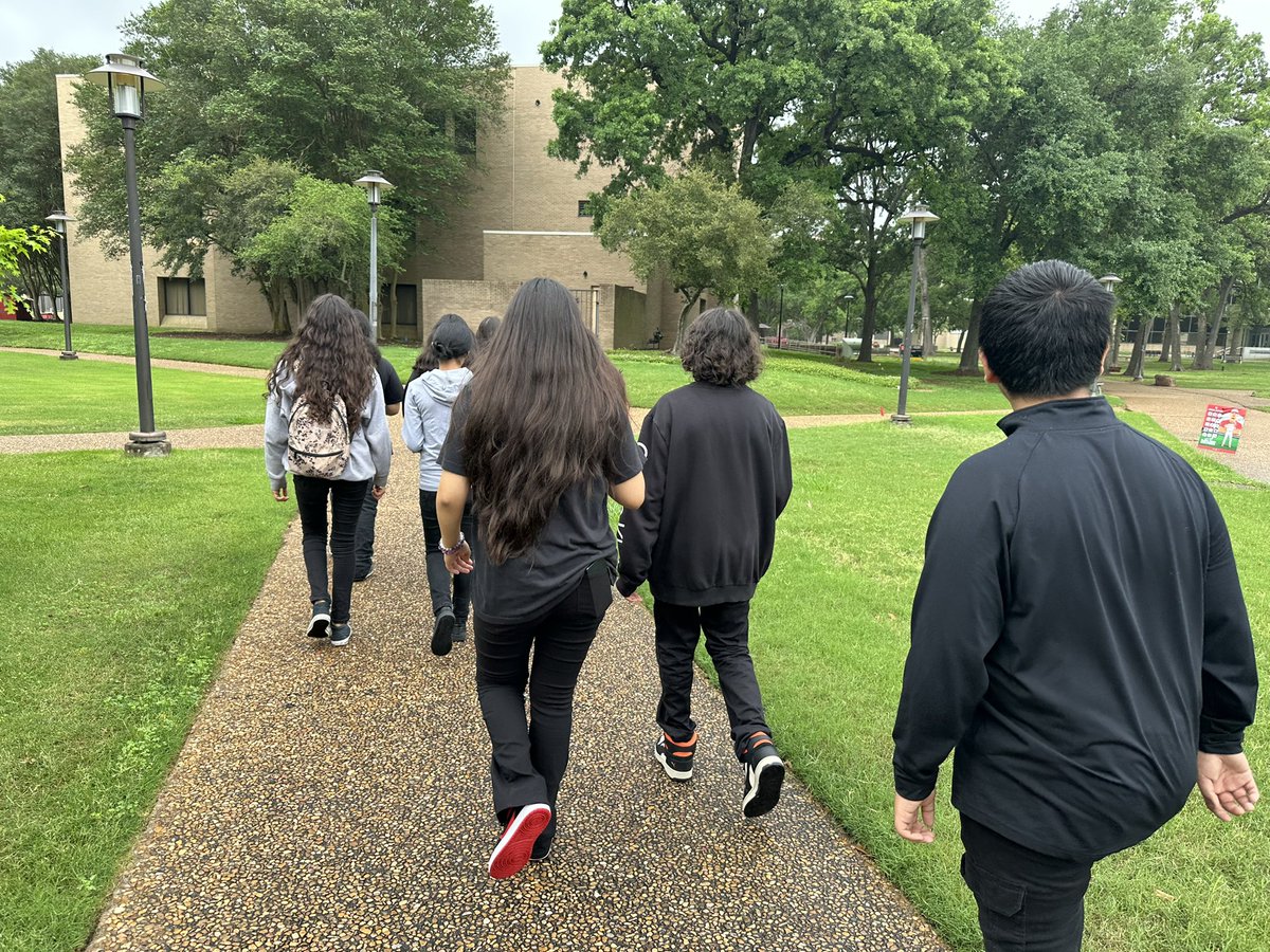 Ronda Pohner, M.ED (@pohner) on Twitter photo <a href="/edison_school/">Edison Middle School</a> Guitar Students enjoying the U of H campus tour. <a href="/edison_school/">Edison Middle School</a> Guitar Students enjoying the U of H campus tour.