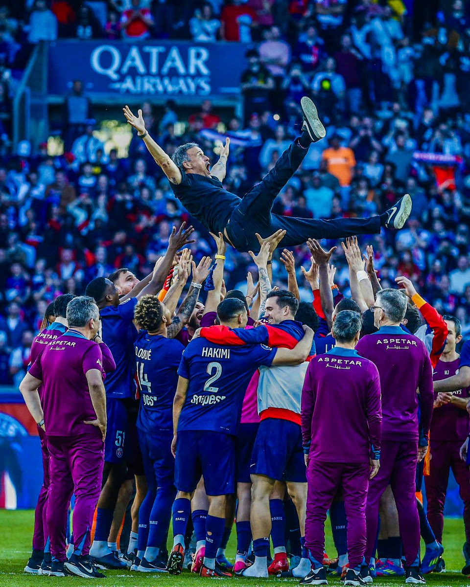 OProsperrwaaka's tweet image. The first team to be crowned winner of title 2024/25....
Oba basnyuka kii because there start the season when they knw the trophy in their hands..#PSGLFC