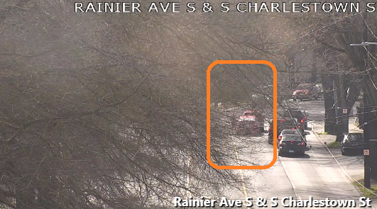左SBレーンをブロックしているAndover StのRainier Ave