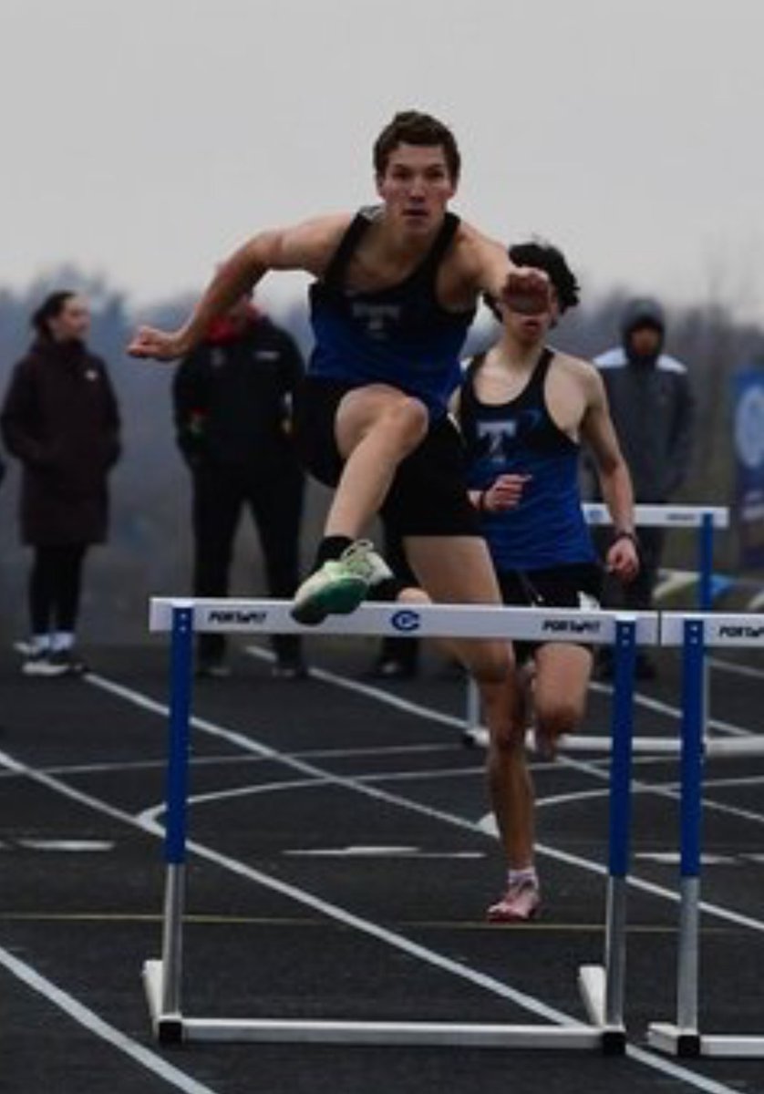 titanalgebra's tweet photo. Papio South Boy Hurdle Crew had a great day at the Lynn Groff Invitational led by @ValentaMatt winning the 300mH and placing 2nd in the 110mH with a PR of 15.35. Paul had PR’s in both hurdle races. Kane had a PR in the 110mH. https://t.co/9PRh0M6BIW