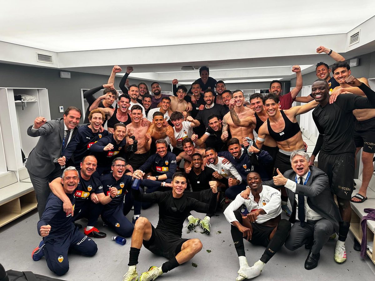 Hugo Guillamon (@hguillamon) on Twitter photo SIIII!!! Este es mi equipo 😍😍
Nos lo merecíamos, gran victoria ante un rival complicado.
Esto no para, y la semana que viene os necesitamos en Mestalla 💪🏼🔝 <a href="/valenciacf/">Valencia CF</a> SIIII!!! Este es mi equipo 😍😍
Nos lo merecíamos, gran victoria ante un rival complicado.
Esto no para, y la semana que viene os necesitamos en Mestalla 💪🏼🔝 <a href="/valenciacf/">Valencia CF</a>