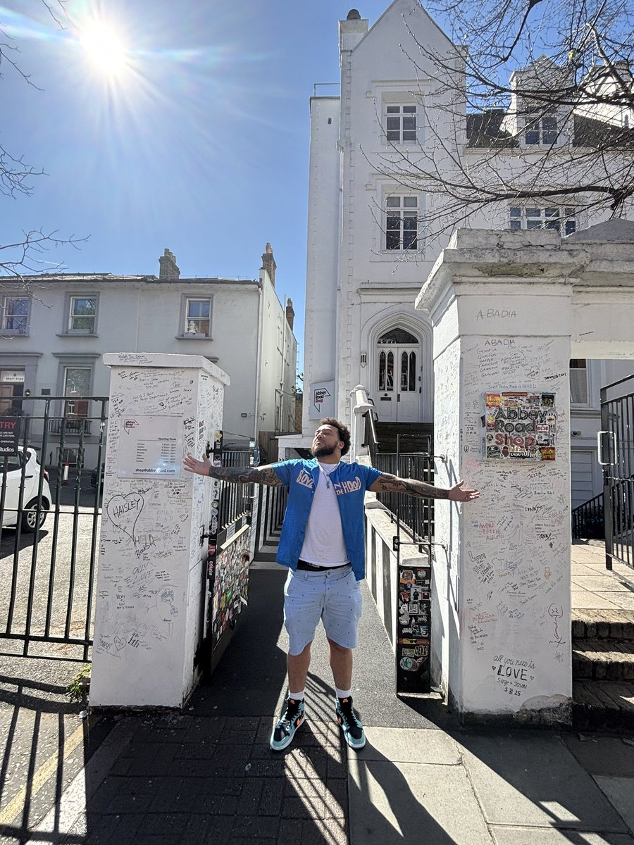 IconFlow215's tweet image. HAPPY BIRTHDAY 🎂🎉🎁🎈🎊 To The Icon Remember I’m Not The Goat 🐐 I’m Not The Legend I’m Just The Icon Thankful To See Another Year… Just A Kid From Philly Who Travels The World 🌍 They Done Let Me In London 🇬🇧 Yall