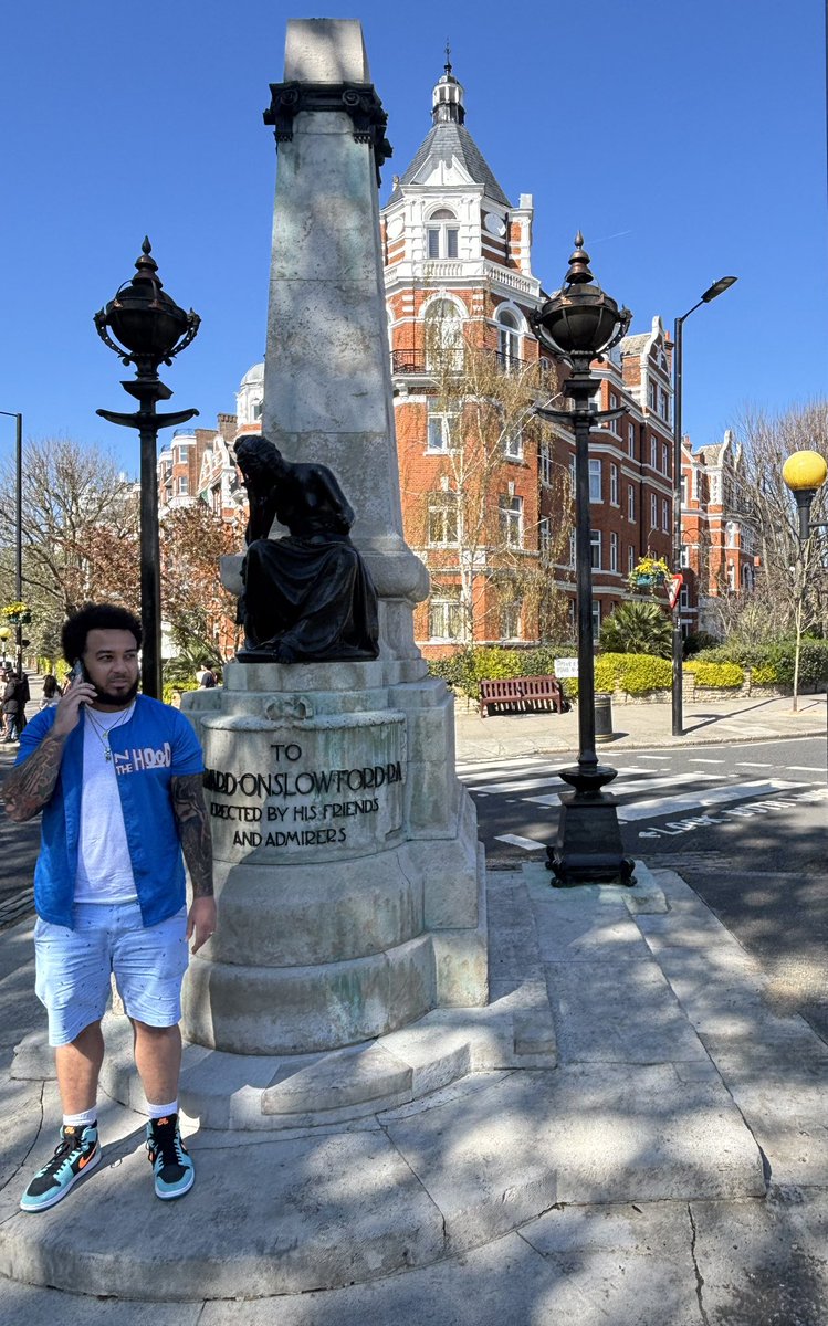 IconFlow215's tweet image. HAPPY BIRTHDAY 🎂🎉🎁🎈🎊 To The Icon Remember I’m Not The Goat 🐐 I’m Not The Legend I’m Just The Icon Thankful To See Another Year… Just A Kid From Philly Who Travels The World 🌍 They Done Let Me In London 🇬🇧 Yall