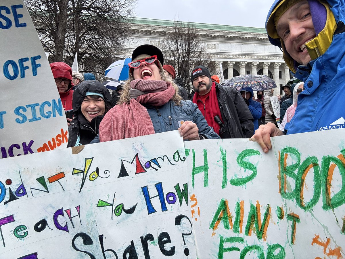 ActorBenCurtis's tweet photo. This is what democracy looks like 🇺🇸 #NOkings 👑 #handsoff #riseup #mobilize #impeach #elon #trump #mobilizeus #dumptrump #elonmuskgo #albany #albanyny #AlbanyProtest https://t.co/Y0BVul6Jtp