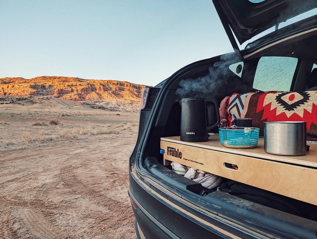A kettle, an AeroPress, and a few bags of ramen—the weekend camping trip is on! 🔥