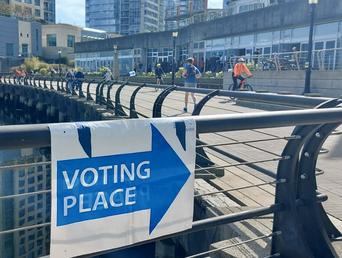 I’ve been told around a 15 minute queue (11am) for people voting in the #Vancouver City Council by-election at Coal Harbour Community Centre. <a href="/GlobalBC/">Global BC</a> <a href="/daryazargar/">Darya Zargar</a> <a href="/JenPalmaGlobal/">Jennifer Palma</a>