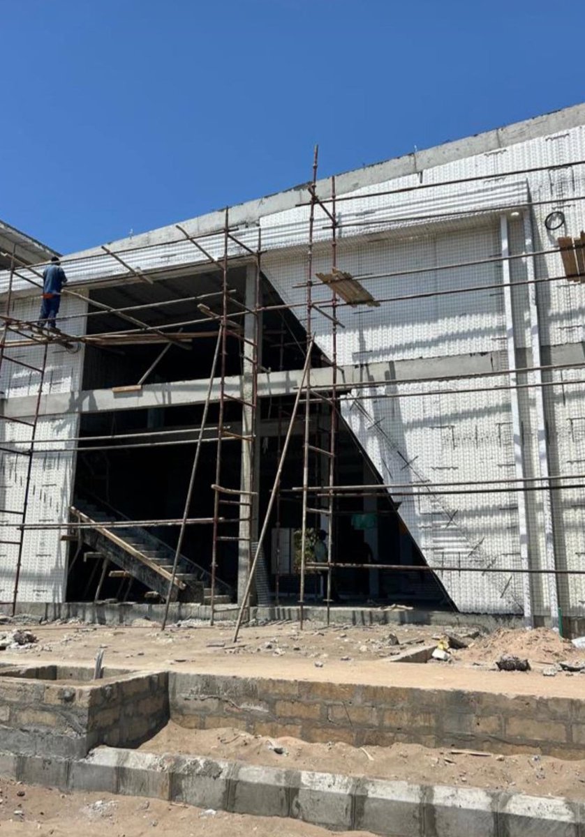 BiTechSenegal's tweet photo. À Sandiara, @BiTechSenegal révolutionne la construction avec ses bâtiments en EPS : légers, solides et durables. 
Une innovation au service du développement local et de l'environnement.

#Senegal #Kebetu https://t.co/F8yOkPrKIW https://t.co/O7JGh2YAkT