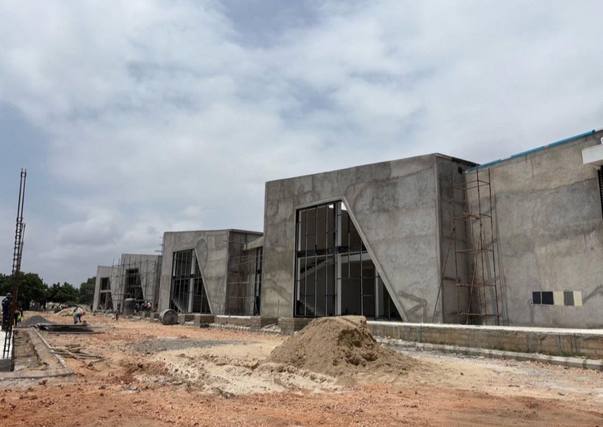 BiTechSenegal's tweet photo. À Sandiara, @BiTechSenegal révolutionne la construction avec ses bâtiments en EPS : légers, solides et durables. 
Une innovation au service du développement local et de l'environnement.

#Senegal #Kebetu https://t.co/F8yOkPrKIW https://t.co/O7JGh2YAkT