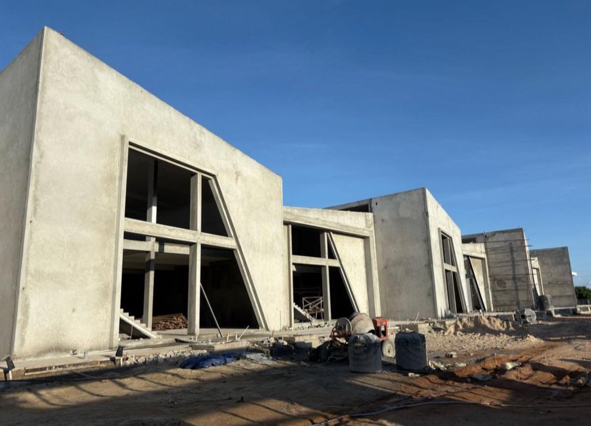 BiTechSenegal's tweet photo. À Sandiara, @BiTechSenegal révolutionne la construction avec ses bâtiments en EPS : légers, solides et durables. 
Une innovation au service du développement local et de l'environnement.

#Senegal #Kebetu https://t.co/F8yOkPrKIW https://t.co/O7JGh2YAkT