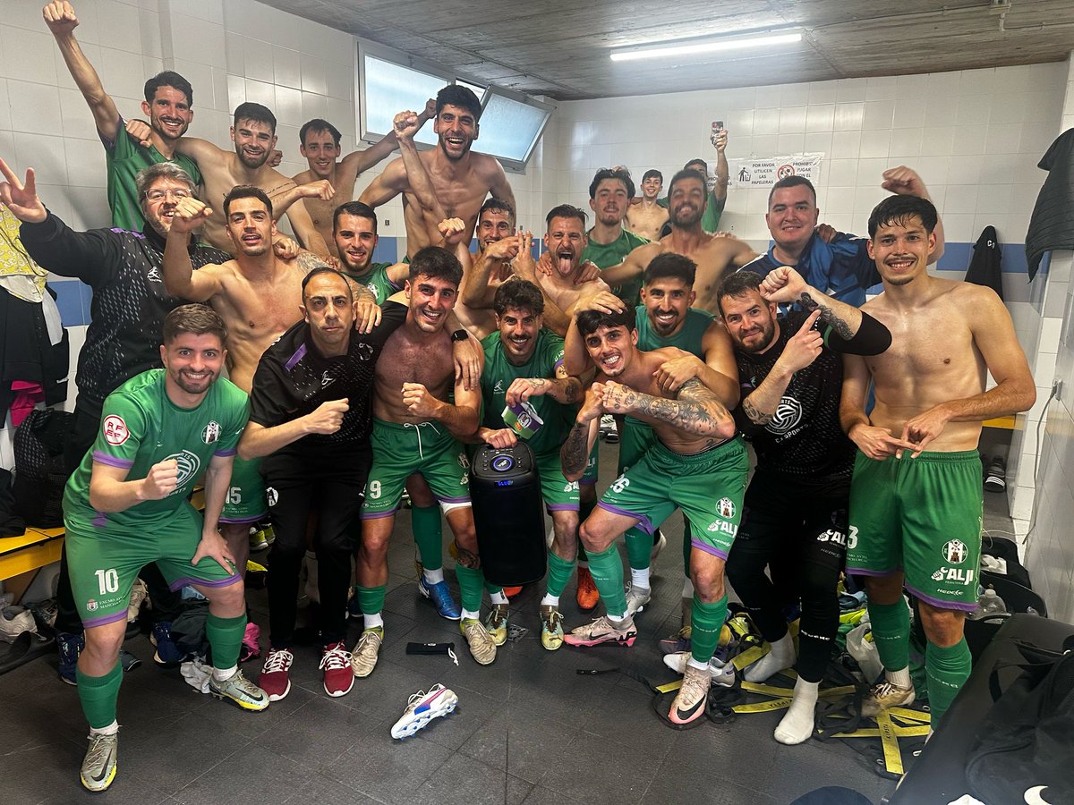 ➕ 3 On The Road 😎🍍💚

#40AñosContigo 👫

#SomosManchaReal 💚💜

#YoSoyVerde 💪🏻