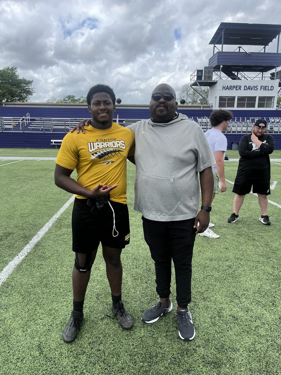 JuJuMorris0's tweet image. Incredibly blessed to receive my first offer for Millsaps!! #GodIsGreat
@CoachBapDL @OLCoachCorrado @Coastfootball @dhswarriorfb @CalebEstrada07 @CoachGBoykin @Coach_Lech