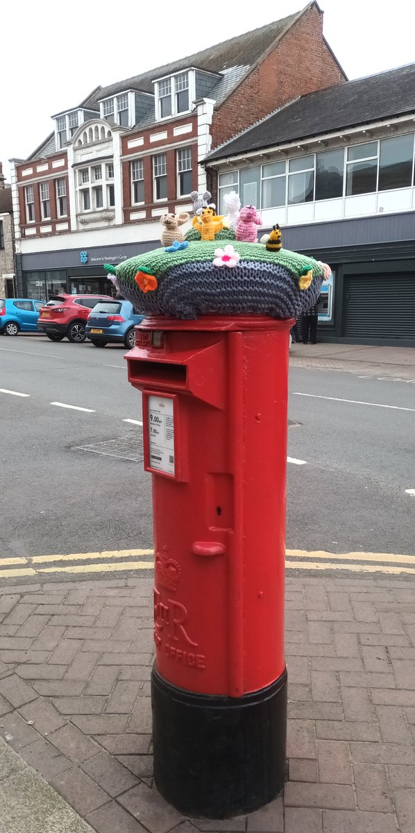 Bit of a late entry for #postboxsaturday But here's a lovely  #Spring 🐝🐹🌼🐁Topper in Newbiggin by the sea 🌊
