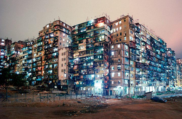 just watched kowloon generic romance and somehow got sidetracked into looking up kowloon walled city, which is such a fascinating (and perhaps slightly haunting!!) part of history. i love learning stuff 🤓

zolimacitymag.com/one-of-a-kind-…
