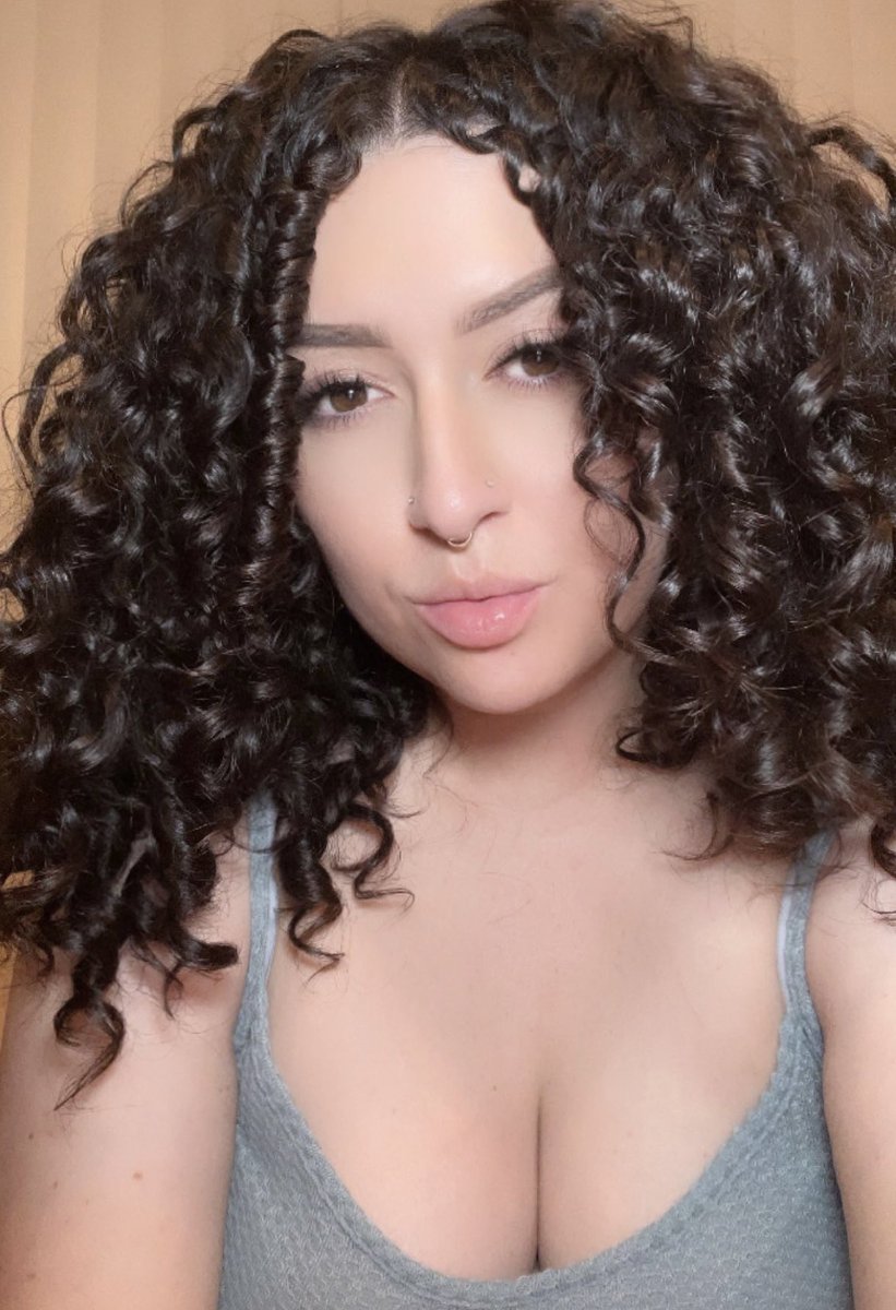 _nicoledeee's tweet image. greñuda forever