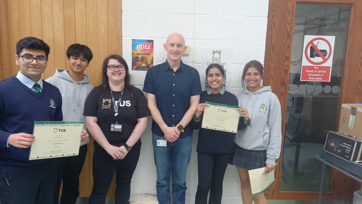 ccathlone's tweet image. TY students involved in Code4Fun making their Geodome presentation today at TUS 💻🌍 A huge thanks to Karol and Sam in TUS for all their support throughout the year 👏
#Code4Fun #Geodome #TYInAction #WeAreLWETB #Innovation #FutureCoders #StudentSuccess #TUS