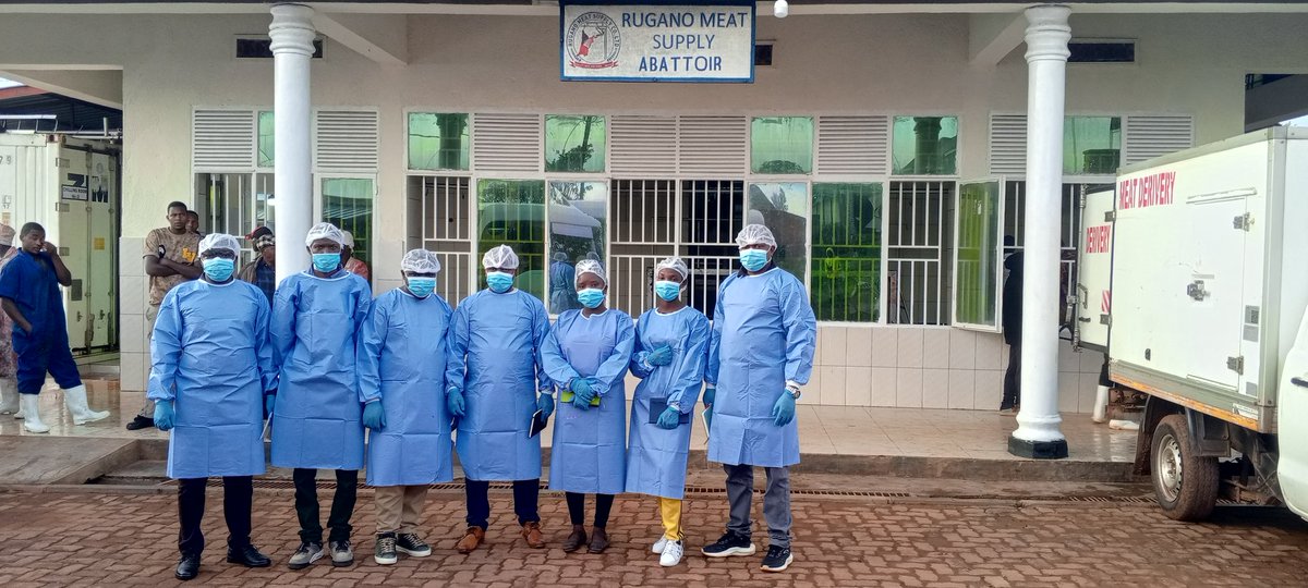RwandaVets1's tweet photo. As part of a workshop aimed at advancing #OneHealth in 🇷🇼, trainees visited an abattoir,
butchers,pharmacies,and farms to connect #OneHealth with biosecurity at the farm level,antimicrobial sales and usage, food safety and waste management in the facilities they toured.#COHESA https://t.co/blgs9wXxnC
