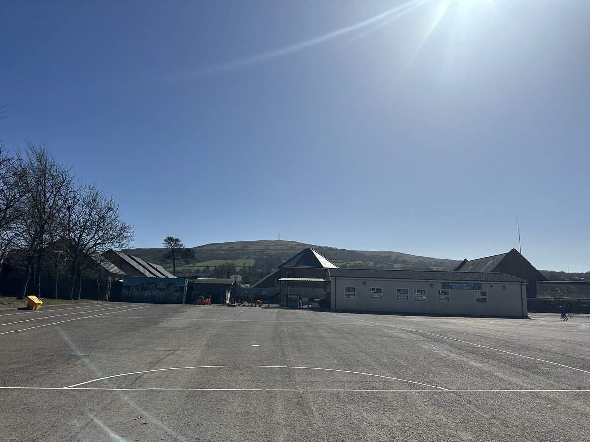 roseyb_89's tweet image. Beautiful day for the last of my 35th year. Spent helping a worthy appeal for a young Newtownabbey lad who needs a stem cell transplant by getting tested to see if I could possibly be a match. Praying that Dylan finds a match in one of over 300 donors who turned up today. #DKMS