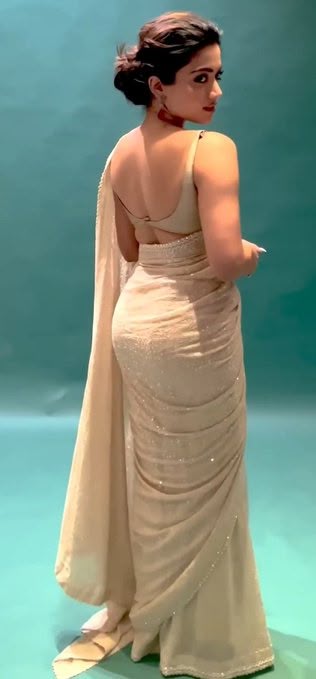 FunPlanet365's tweet image. #StarManPics #RashmikaMandanna #BackPose
Rashmika Mandanna
1/4