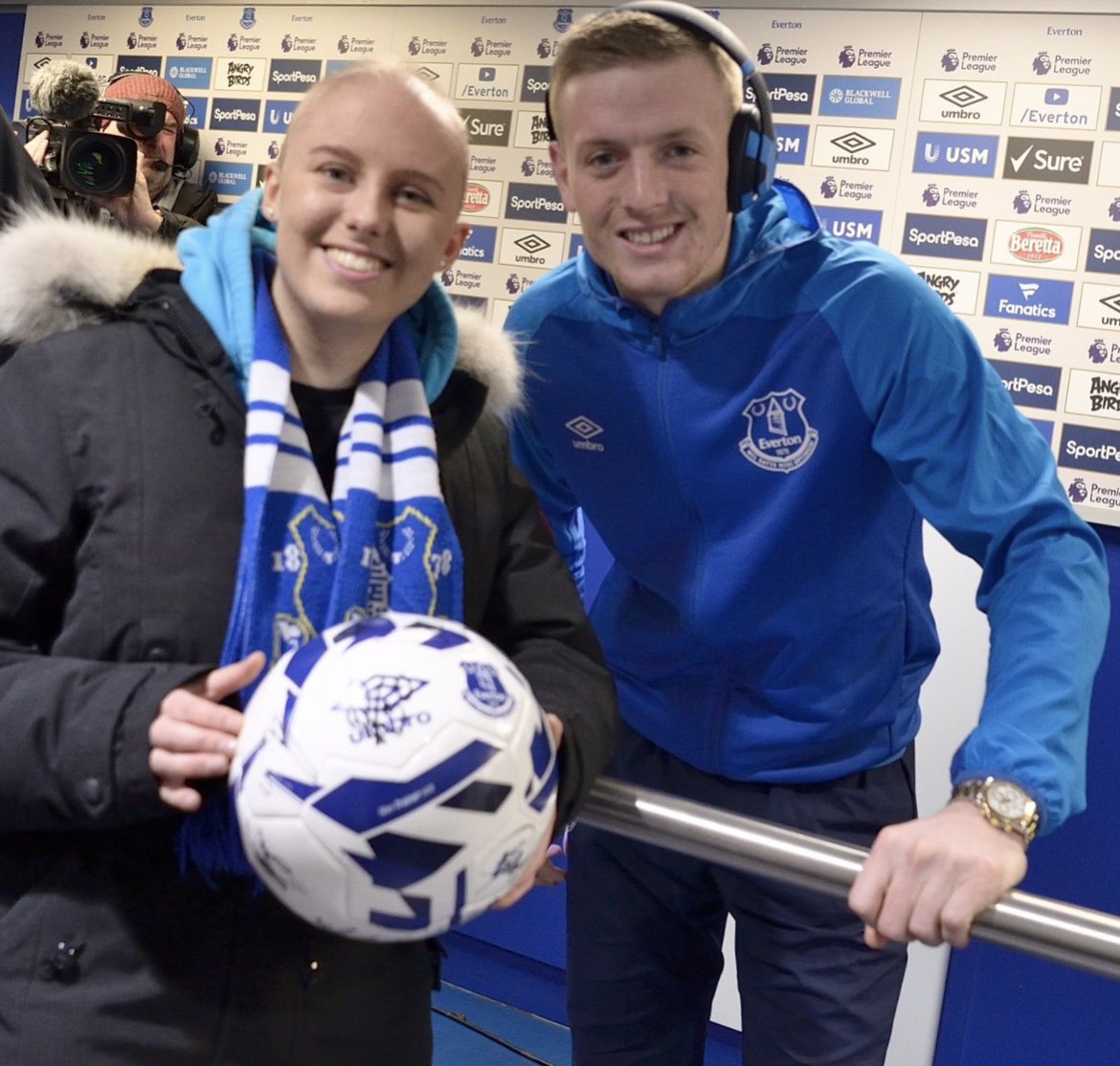 shitscaredmum (@shitscaredmum) on Twitter photo One last visit to #Goodison with Gracie & my dad.
Last time we saw #Everton it was just days after Laura died, her photo was shown on the big screen & we were undoubtedly still in shock.
But she would have really loved today. 💙💙Thank you <a href="/SuzanneNQNW/">Suzanne Geldard</a> & <a href="/Storiesofc62048/">Storiesofcancerandhope</a>
#COYB One last visit to #Goodison with Gracie & my dad.
Last time we saw #Everton it was just days after Laura died, her photo was shown on the big screen & we were undoubtedly still in shock.
But she would have really loved today. 💙💙Thank you <a href="/SuzanneNQNW/">Suzanne Geldard</a> & <a href="/Storiesofc62048/">Storiesofcancerandhope</a>
#COYB