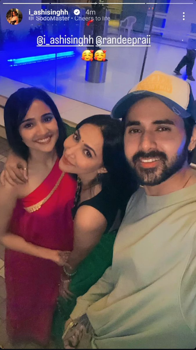 KuchTohLikhaHai's tweet photo. Our Samaina/AshDeep hearts!!😭🧡 Rishina bringing them together for the Nnnth time!!
Selfie taken by Randeep,posted by Rishina &amp; reposted by Ashi! So many memories rush in....But just happy to see them together🤗🧿
#YehUnDinonKiBaatHai #AshDeep #Samaina #RandeepRai #AshiSingh https://t.co/XVfeINXRj5