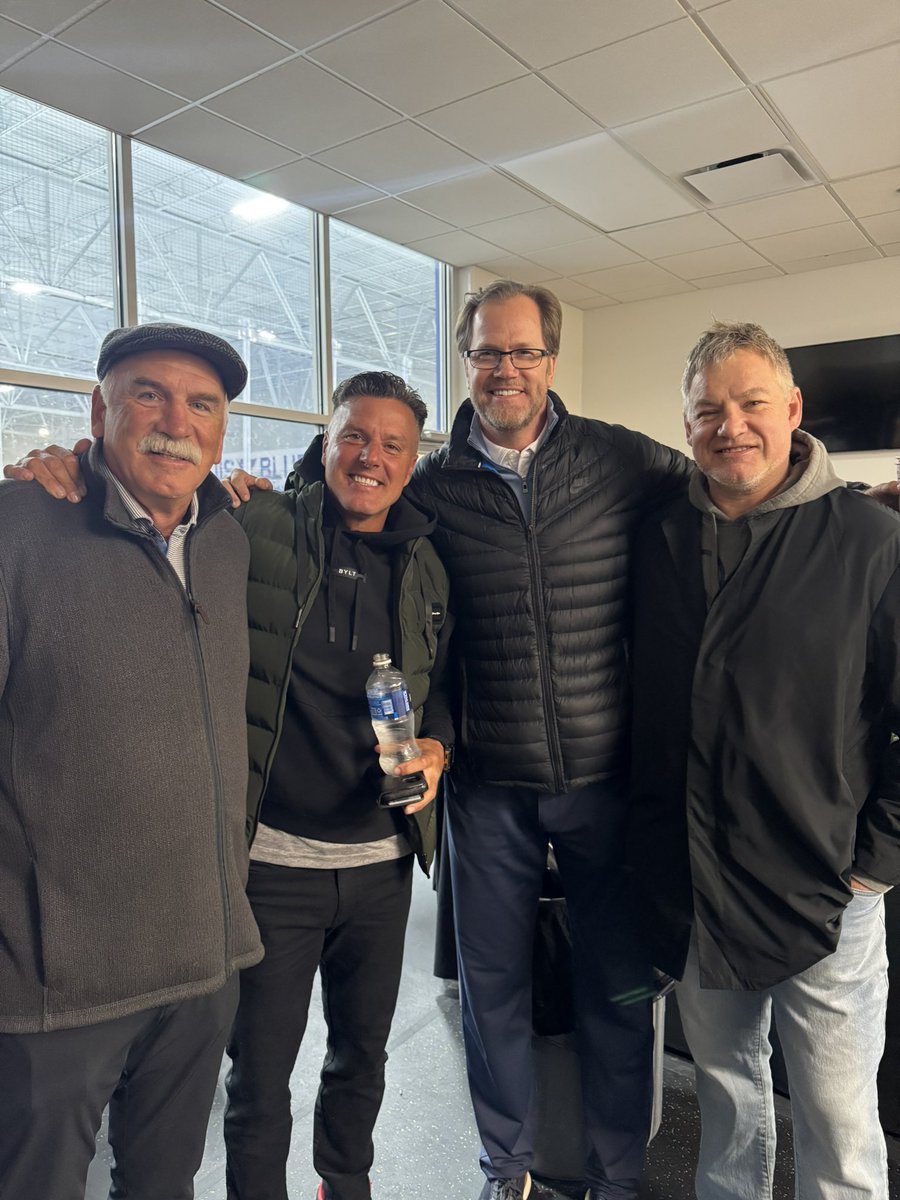 Chris Pronger (@chrispronger) on Twitter photo The <a href="/NHLAlumni/">NHL Alumni</a> brotherhood is special. We compete, battle and fight to become champions but once it is all over we stand united when one of our own needs us.
#puckcancer The <a href="/NHLAlumni/">NHL Alumni</a> brotherhood is special. We compete, battle and fight to become champions but once it is all over we stand united when one of our own needs us.
#puckcancer